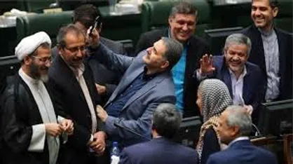 سلفی با موگیرینی رسوایی بزرگی برای فرهنگ سیاسی کشور است/ سلبریتی&zwnj;ها جای متفکرین را گرفته&zwnj;اند