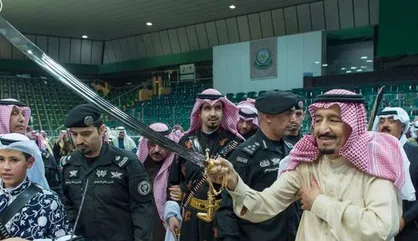 فیلم/ رقص ملک سلمان در فینال جام پادشاهی عربستان