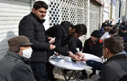 بسیج دانشجویی علوم پزشکی کرمانشاه در مسیر راهپیمایی ایستگاه سلامت برپا کرد + عکس