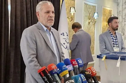 اعضای حقوقدان شورای نگهبان رأی خود را به صندوق انداختند