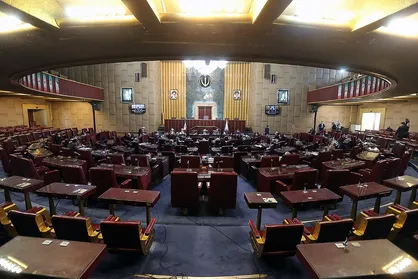 بحث و بررسی درباره الزام پاسخگویی رئیس جمهوری و وزرا به تذکرات مجلس