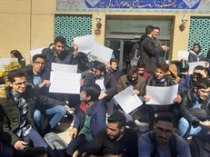 دانشجویان علوم پزشکی اصفهان در اعتراض به تاسیس مقطع کارشناسی داروسازی تجمع کردند