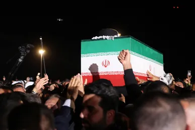 آیین رسمی استقبال از پیکر رهبر شهید انقلاب اسلامی در نجف