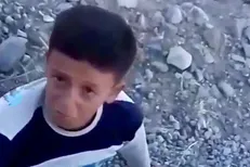 گفتگو با پسر بچه استقلالی: دیدند پرچم استقلال دارم با چاقو تهدیدم کردند /  آرزو دارم در استقلال بازی کنم + فیلم