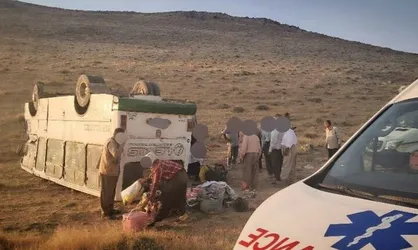 خروج مرگبار مینی&zwnj;بوس در جاده کاشمر؛ ۵ زن جان باختند