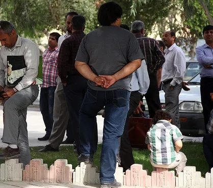 تجمع مقابل موسسه مالی اعتباری کوثر گلپایگان/ ردپای فرماندار در تحریک کارکنان اخراجی دیار خودرو