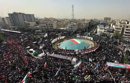 تایم لپسی از حضور پرشور و بی انتهای مردم در تشییع پیکر مطهر سرداران، دانشمندان و شهدای حمله تروریستی رژیم صهیونیستی