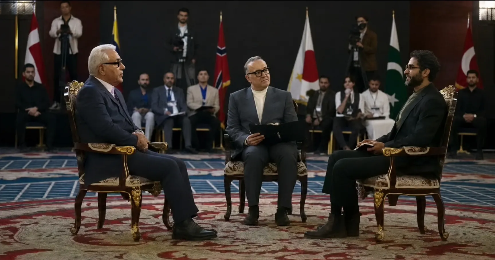 واکنش مهران مدیری به داشتن ایران به بمب اتم /مهران مدیری در مرد سه هزار چهره وارد عرصه سیاست شد + فیلم