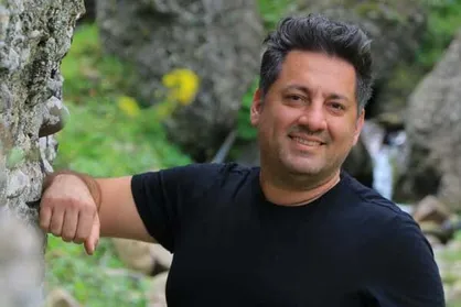 حمید خندان &laquo;خاک پاک&raquo; را می&zwnj;خواند