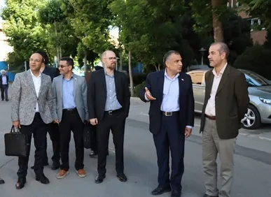 بازدید معاون وزیر راه و شهرسازی از دانشگاه صنعتی شریف و محل جنایت ضدبشری دشمن آمریکایی ـ صهیونیستی