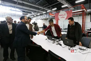 بازدید معاون پارلمانی رئیس جمهور از کارخانه نوآوری آزادی