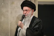 فیلم کامل بیانات رهبر انقلاب اسلامی در مراسم بزرگداشت شهدای جنگ تحمیلی اخیر