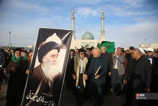 پیکر مرحوم آیت‌الله سید هادی سیستانی برادر مرجع عالی‌قدر سید علی سیستانی عصر امروز ۲۸ دی از مسجد امام حسن عسکری (ع) تا حرم حضرت فاطمه معصومه (س) تشییع شد.