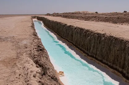 احداث دهکده توریستی نمکی در مجاورت دریاچه ارومیه / محققان دانشگاه بناب موفق به ساخت آجری از نمک تبریدی شدند