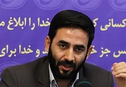 وزیری که توان مدیریت در شرایط جنگ اقتصادی را ندارد، خودش کنار برود