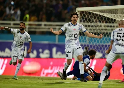 استقلال با پیروزی نفس گیر به دربی رسید