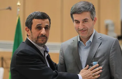 یار غار احمدی نژاد به دادسرا احضار شد/ اتهامات متعدد مشایی چیست؟