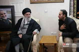 حضور رهبر معظم انقلاب اسلامی در منزل سردار شهید سپهبد سلیمانی