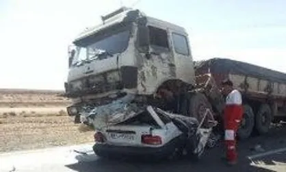 یک کشته و ۶ مصدوم در تصادف تریلی با پراید در کرمانشاه