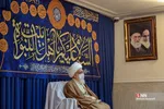 
ملبس شدن جمعی از طلاب به دست آیت الله نوری همدانی
