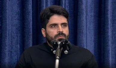 ببینید| شعر خوانی محمد رسولی، شاعر آیینی در  مراسم رونمایی از سنگ مزار سپهبد شهید حاج حسین سلامی