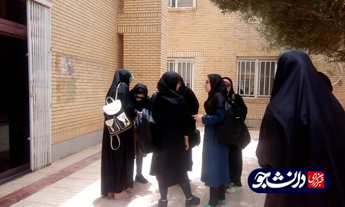 تجمع دانشجویان خلیج فارس بوشهر در اعتراض به ورود آقایان عضو شورای صنفی به خوابگاه دختران
