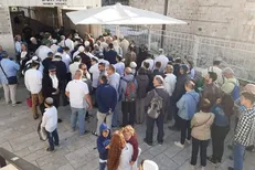حمله  شهرک‌نشینان به مسجدلاقصی به بهانه سالروز اشغال فلسطین +فیلم