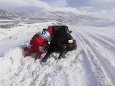 امدادرسانی به ۳۳۵ خودروی گرفتار در برف آذربایجان غربی طی ۲۴ ساعت گذشته