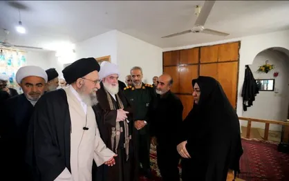 &nbsp;آیت&zwnj;الله نورمفیدی با خانواده شهید نیروی دریایی سپاه دیدار کرد