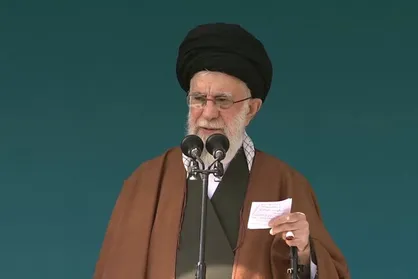 رهبرانقلاب: ماه رمضان امسال باحال و پر شور بود / قوای سه گانه راه را برای هم باز کنند / مردم با عقاید مختلف در کنار هم زندگی کنند