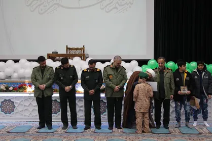 تجلیل از پاسداران نمونه نیروی زمینی سپاه در سالروز ولادت امام حسین علیه السلام + عکس