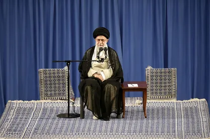 رهبر معظم انقلاب: از جمله خطا&zwnj;های بزرگی که می&zwnj;شنویم این است که می&zwnj;گویند حج را سیاسی نکنید