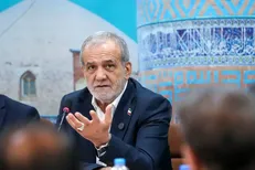 پزشکیان: هیچ تصمیمی بدون نظر کارشناسی درباره آب و سد و محیط‌زیست نخواهیم گرفت / وقتی کنار هم باشیم، دشمن ناامید می‌شود + فیلم