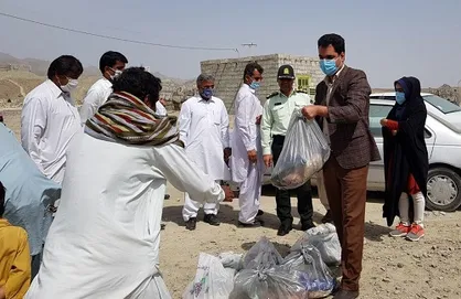 ۱۰۰ بسته معیشتی از سوی دانشگاه آزاد چابهار بین نیازمندان توزیع شد