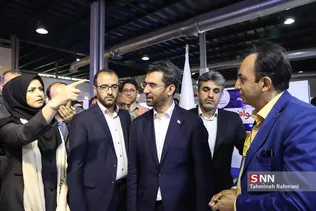 بازدید وزیر ارتباطات از نمایشگاه الکامپ