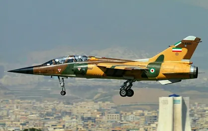جت جنگی فرانسوی میراژ در پرواز آموزشی بر فراز تهران