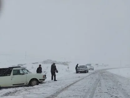 بارش برف شدید سبب مسدود شدن راه&zwnj;های روستایی کردستان شد