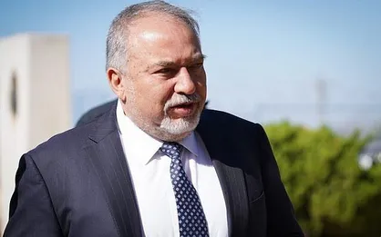 وزیر جنگ پیشین صهیونیستی: نتانیاهو &laquo;سگِ مطیع&raquo; ترامپ شده است