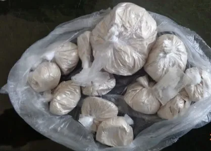 دو کیلو و ۳۰۰ گرم سم سفید در بازرسی از خودروی سواری در خوسف/ متهم روانه دادگاه شد