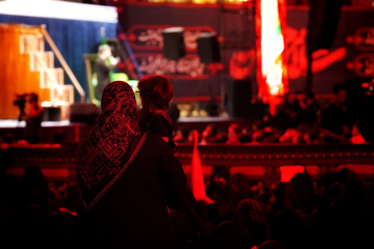 بیعت اشک و استقامت در شب هشتم محرم؛ طنین لبیک به رهبری در جوار محل عروج قائد شهید بیعت اشک و استقامت در شب هشتم محرم؛ طنین لبیک به رهبری در جوار محل عروج قائد شهید