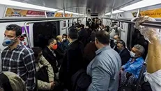 لاری: سوار اتوبوس ها و قطارهای شلوغ مترو نشوید