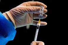 تاکنون چه تعداد واکسن تحویل وزارت بهداشت داده شده است؟+فیلم