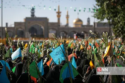 گلباران حرم مطهر رضوی در سالروز میلاد حضرت معصومه (س)