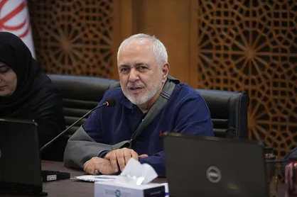 ظریف: باید عادت کنیم که یکدیگر را تحمل کنیم/اتاق&zwnj;های فکر، حلقه رابط دولت و جامعه مدنی است