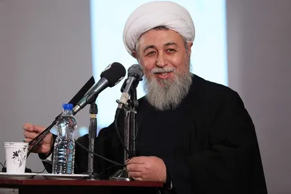 روحیه جهادی آیت الله شاه آبادی نماد عرفان واقعی است