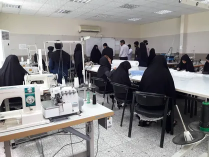 قرارگاه دانشجویى مبارزه با کروناى هرمزگان روزانه ٣٠٠٠ ماسک تولید مى&zwnj;کند