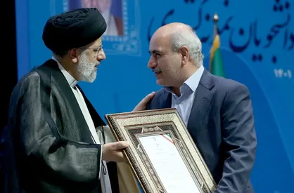 عضو هیات علمی دانشگاه شهید چمران اهواز استاد نمونه&zwnj; کشور شد
