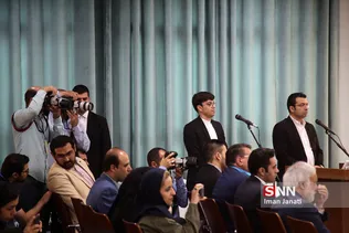 حضور خبرنگاران رسانه های مختلف در نشست خبری رئیس جمهور در مشهد 