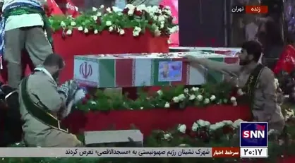 نوای سردار سلام حسین طاهری در مراسم وداع با پیکر ۵ شهید تازه تفحص شده مدافع حرم