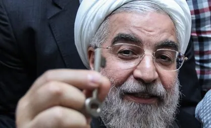 آقای رئیس&zwnj;جمهور؛ در شرایط جنگ اقتصادی چرا ۱۸ میلیارد دلار را حراج کردید؟